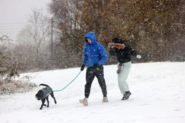 英国气象局发布降雪预警，新年期间降雨量将达到10英寸