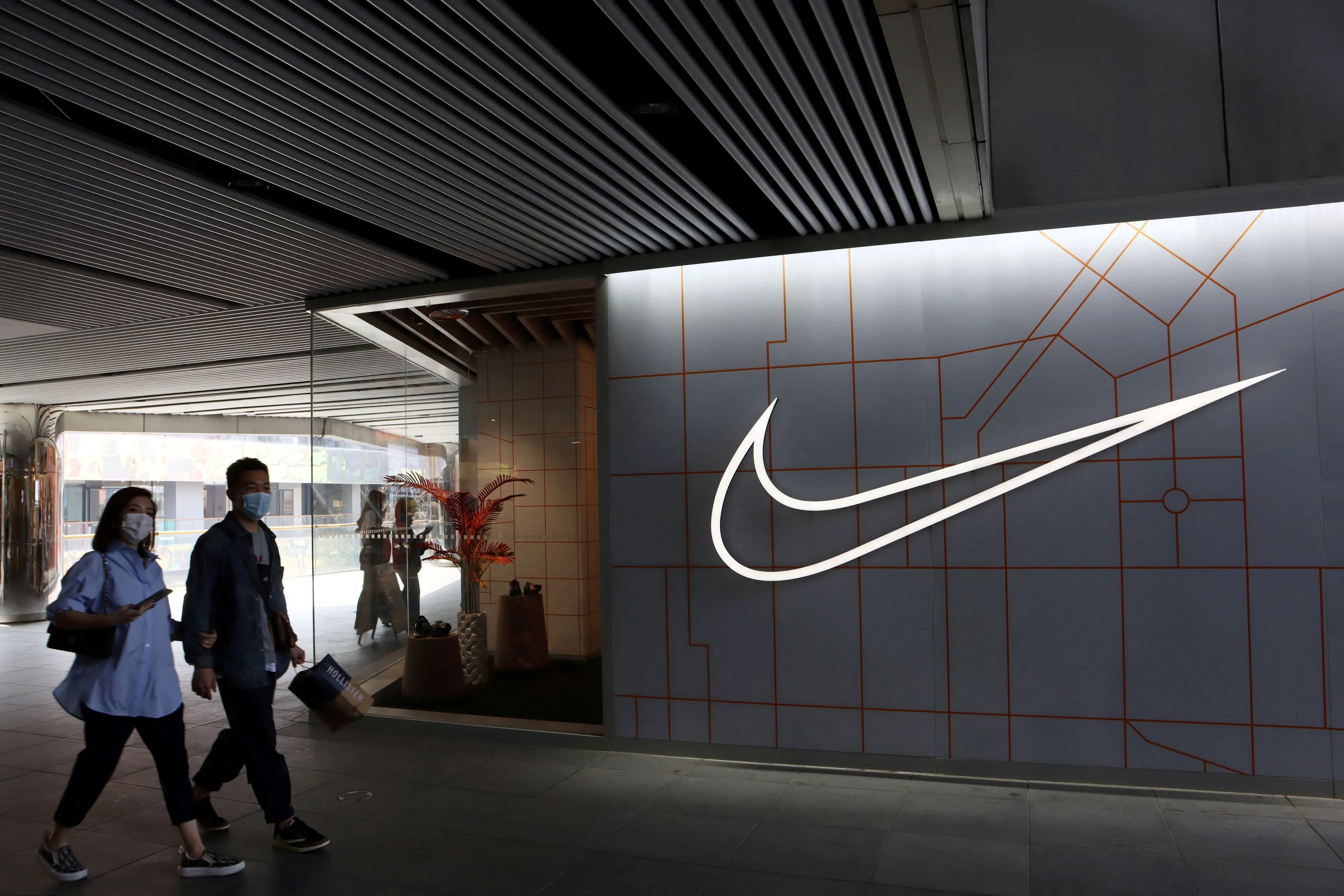 阿迪达斯（Adidas AG）、耐克（Nike Inc .）等美国品牌面临中国消费者反弹的风险