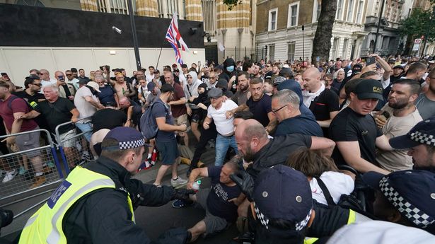 英国至少15个地区计划举行集会，Southport持刀伤人引发新一轮骚乱